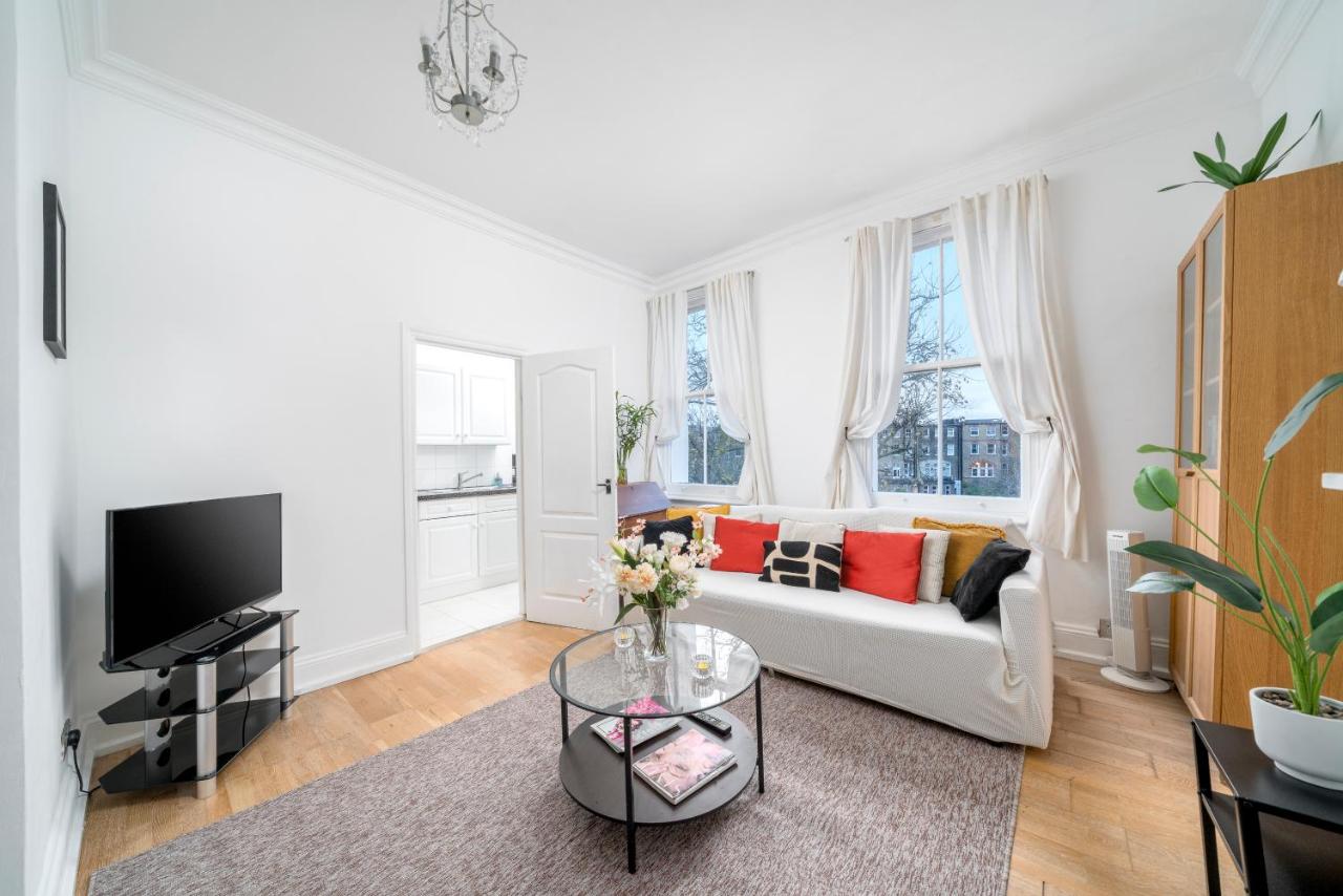 Superb location! Charming 2-3 bed, Garden views, 2 min to Tube