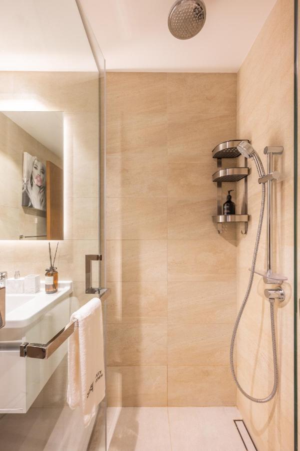 Exclusive Marina Stay - Posh 3BR with Stunning Views - 3