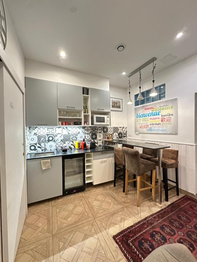 Charles V Marais Apartment - 4