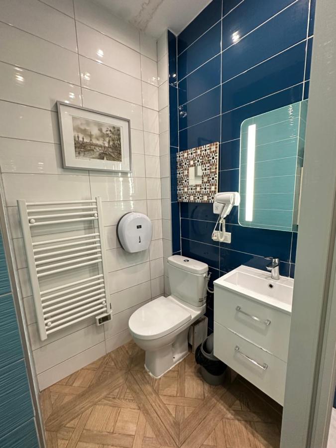 Charles V Marais Apartment - 3