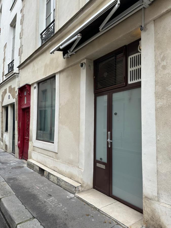 Charles V Marais Apartment - 5