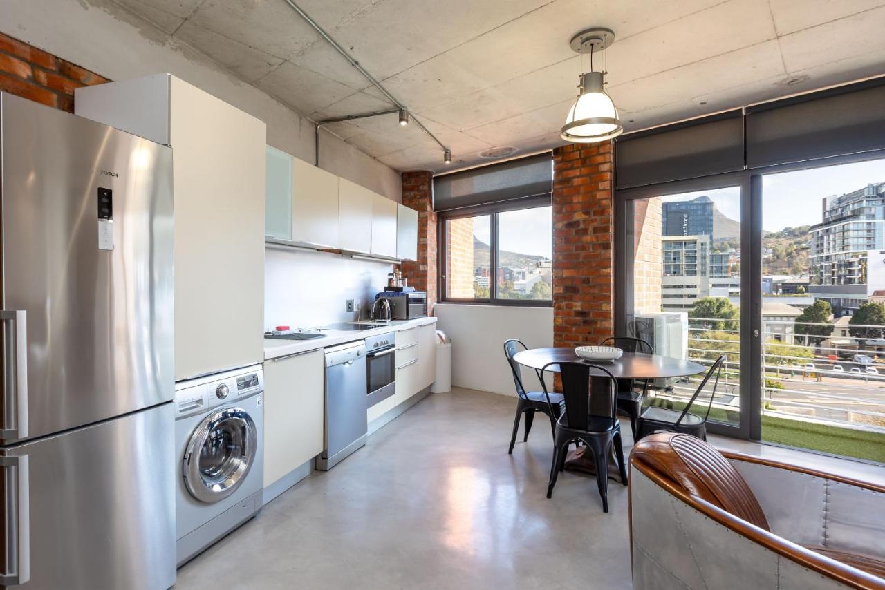Trendy Loft Apartment near the Waterfront and CBD - 5