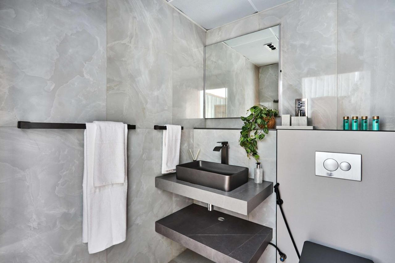 Frank Porter - Marina Quays East Tower - 3