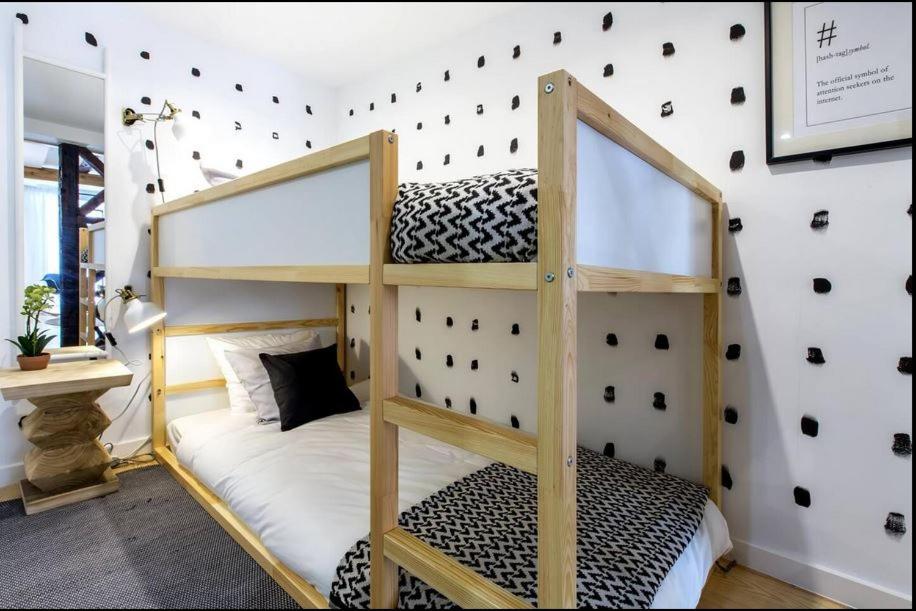 Fado at your feet by Uppeground - 3