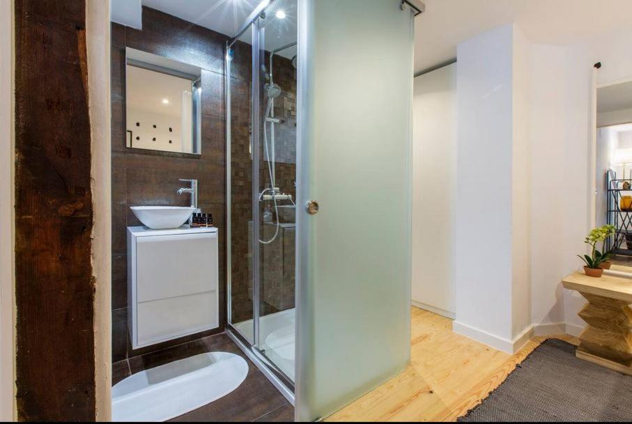 Fado at your feet by Uppeground - 5