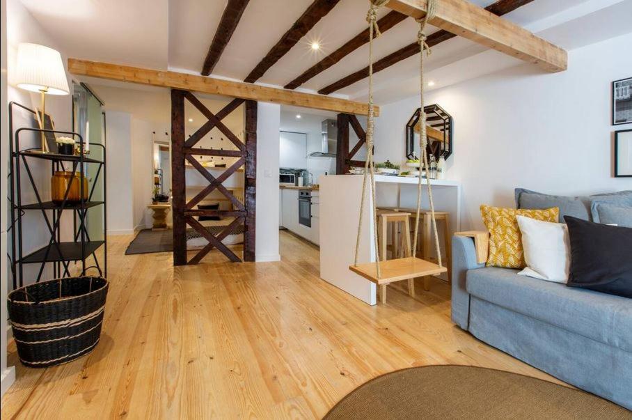 Fado at your feet by Uppeground - 4