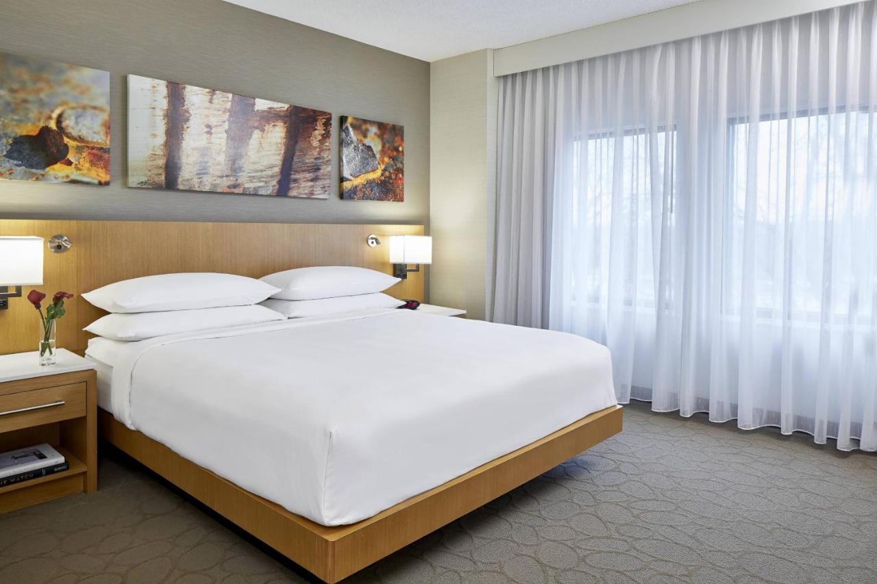 Renaissance Chicago Glenview Suites Hotel — photo 13