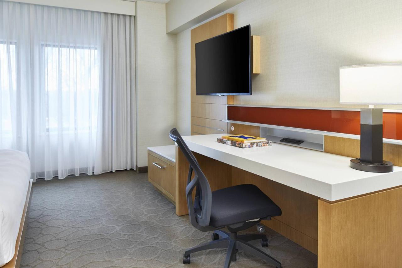 Renaissance Chicago Glenview Suites Hotel — photo 15