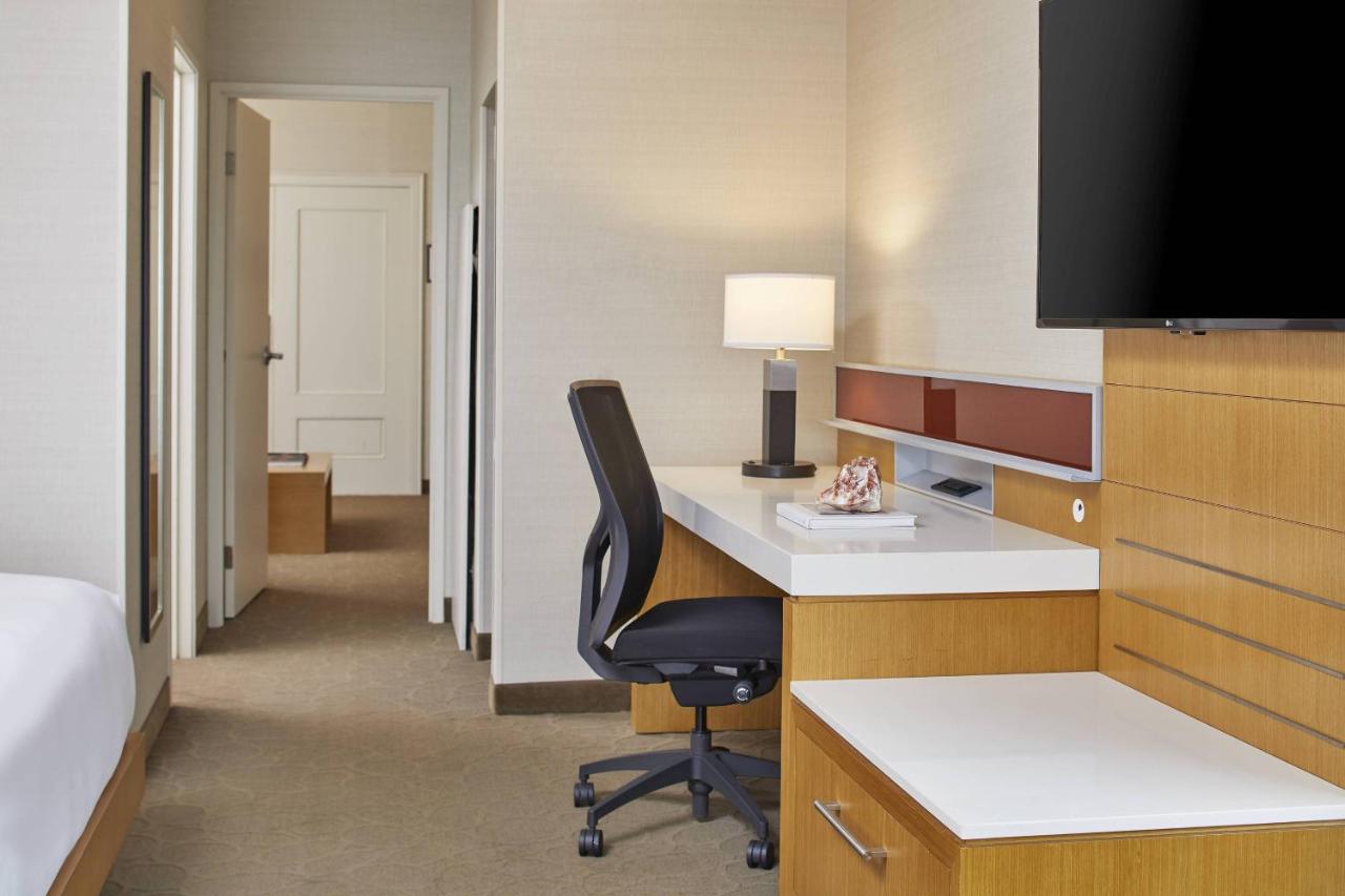 Renaissance Chicago Glenview Suites Hotel — photo 18