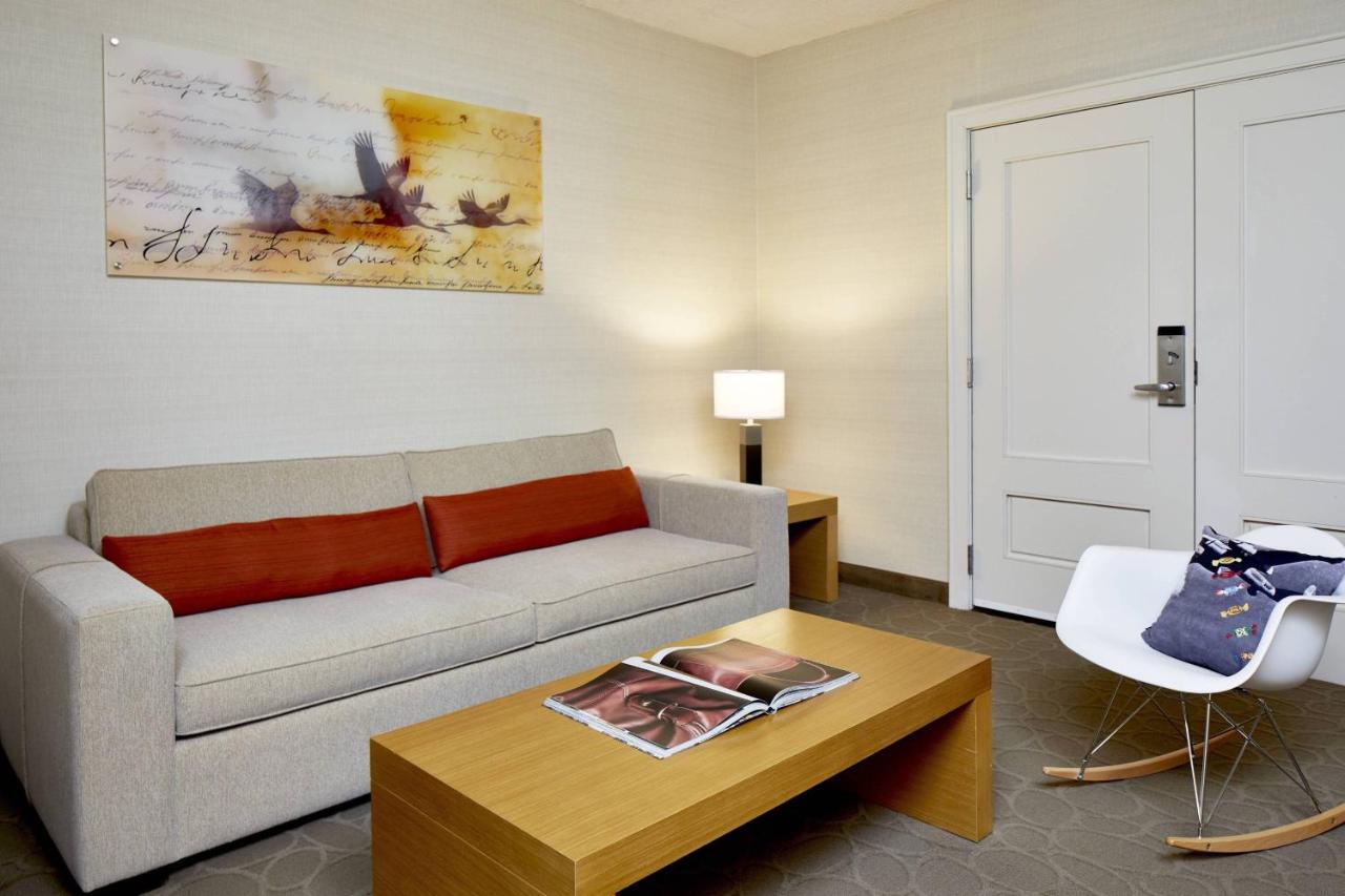 Renaissance Chicago Glenview Suites Hotel — photo 19