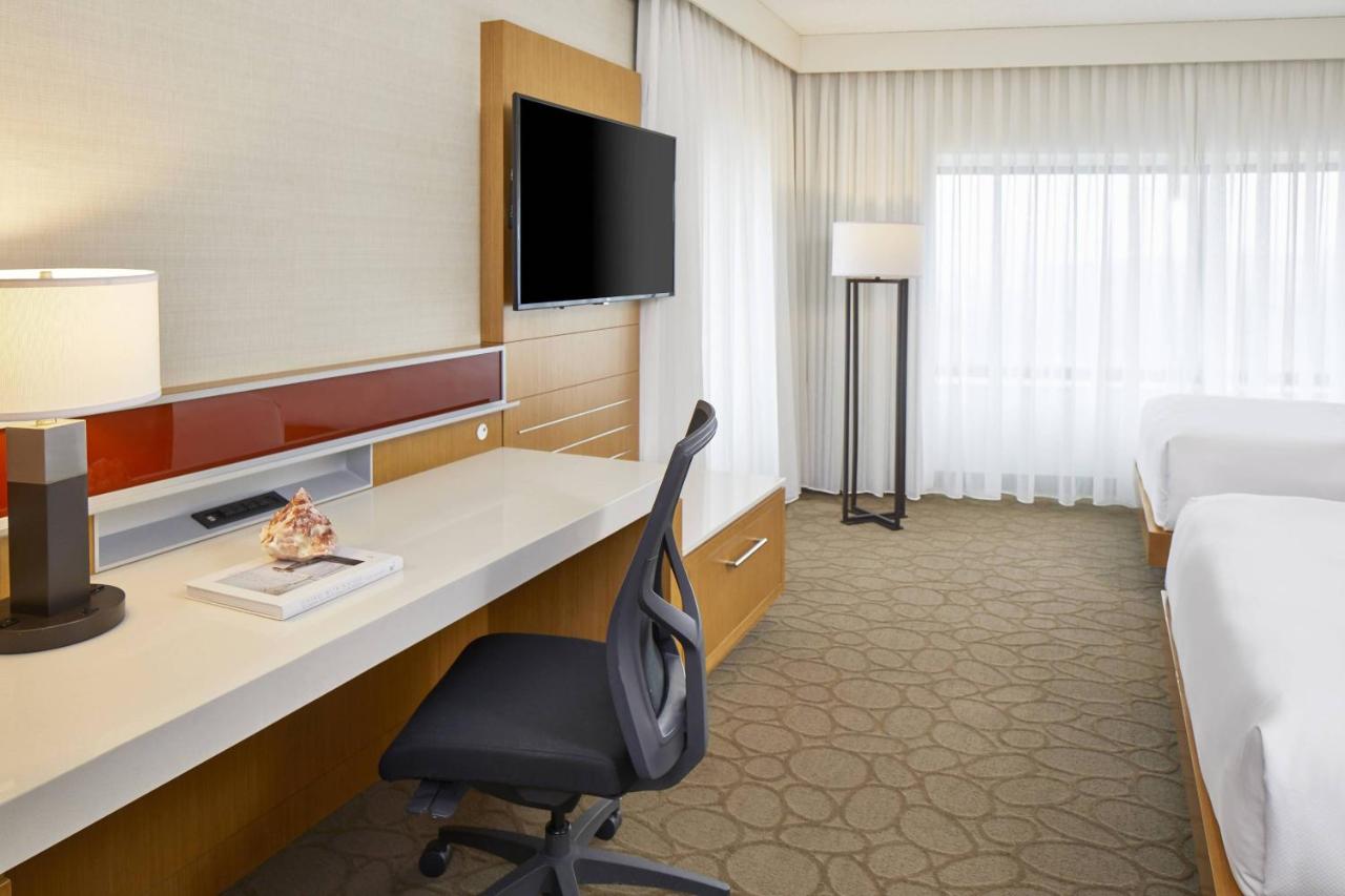 Renaissance Chicago Glenview Suites Hotel — photo 17