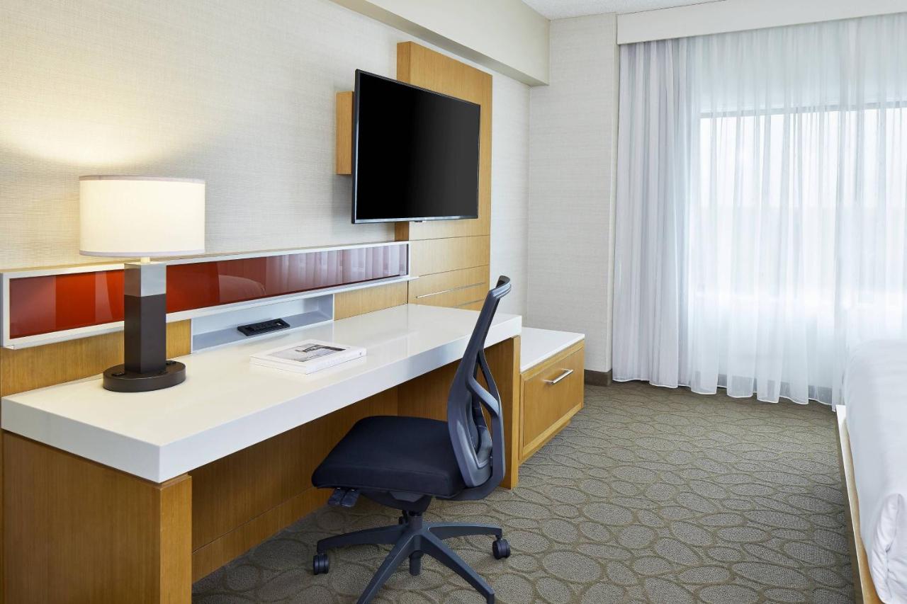 Renaissance Chicago Glenview Suites Hotel — photo 24