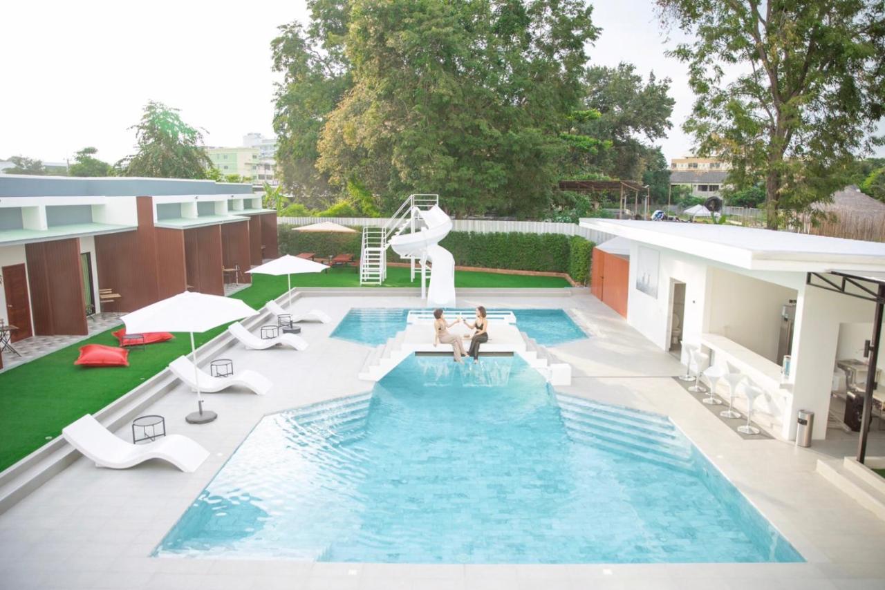 View of Big Alice Pool Villa Pattaya