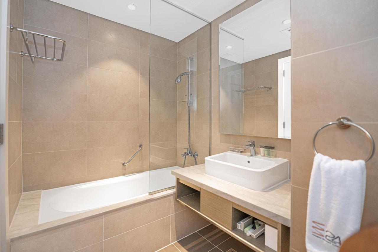 Escape24 Cozy Studio with Pool & Canal View near Burj Khalifa - 3