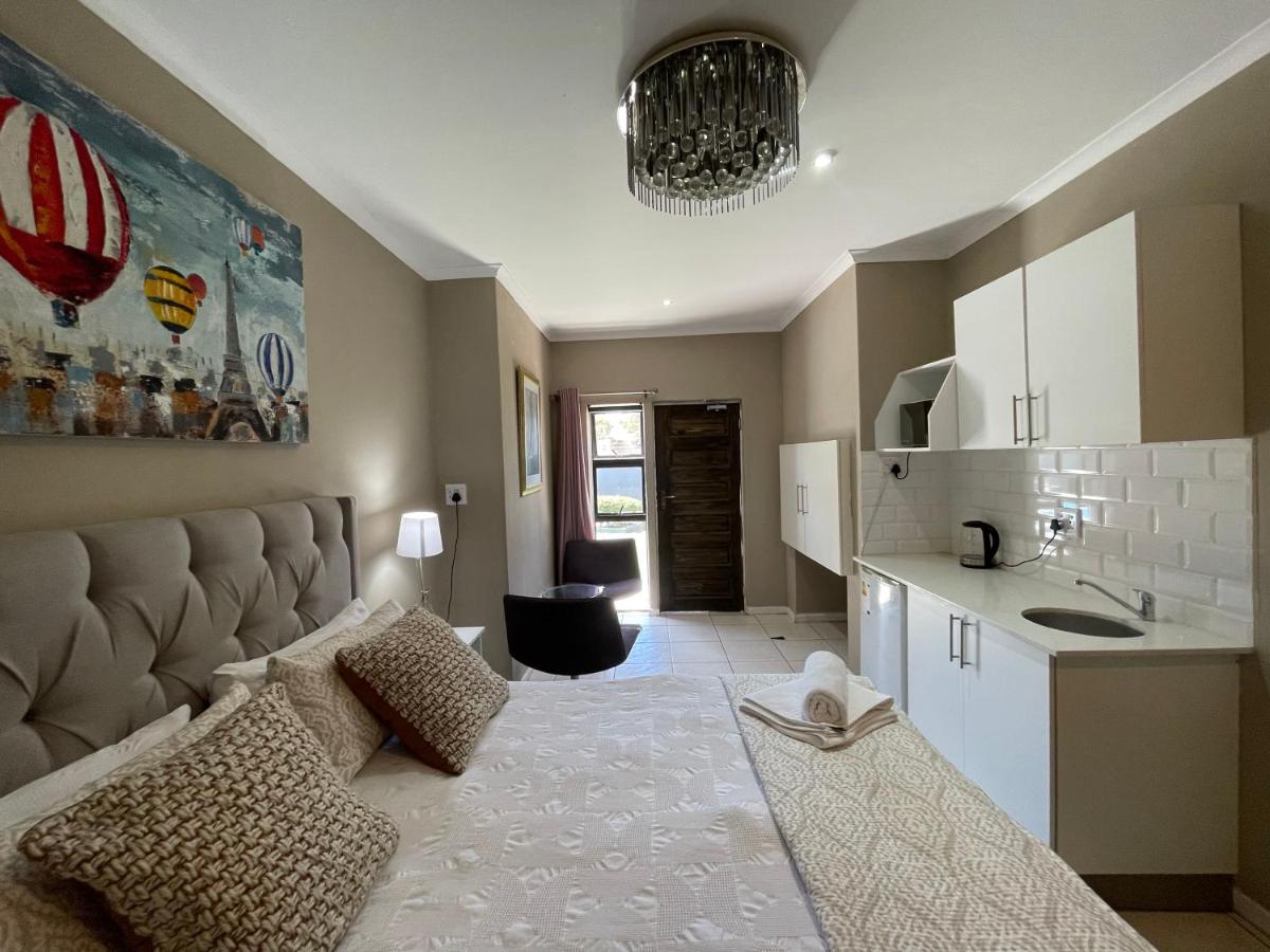 DOMIN LUXURY SUITES - 5