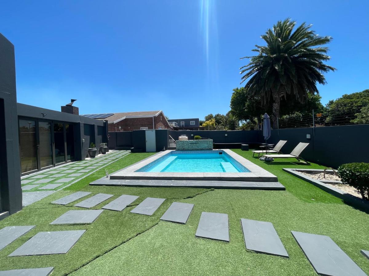 DOMIN LUXURY SUITES - 4