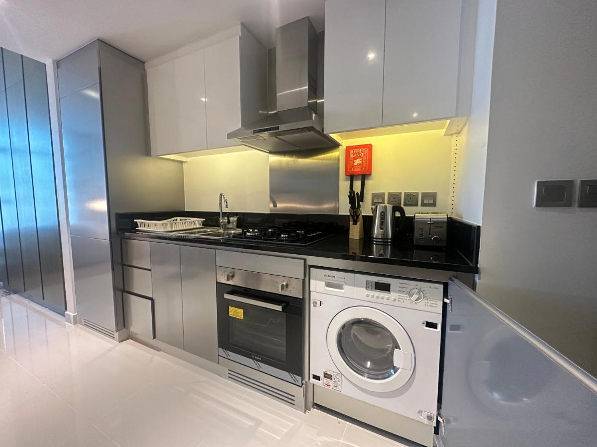 Quickstay holiday homes Modern studio with a Pool view at DAMAC Maison Prive - 5