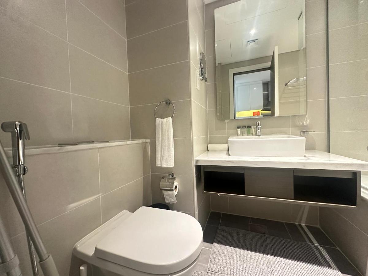 Quickstay holiday homes Modern studio with a Pool view at DAMAC Maison Prive - 3