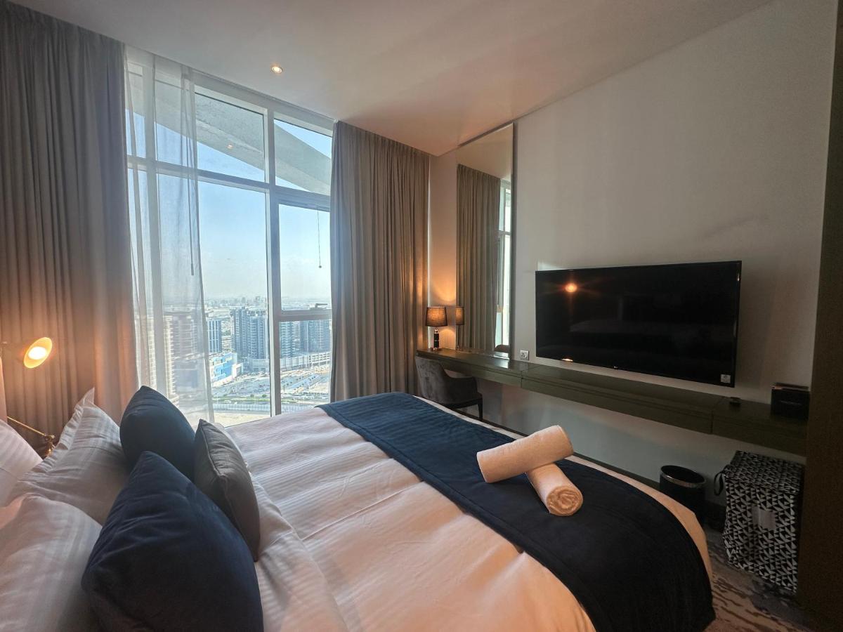 Quickstay holiday homes Modern studio with a Pool view at DAMAC Maison Prive - 2