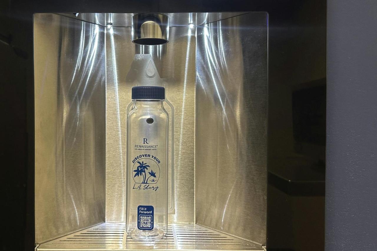 Renaissance Los Angeles Airport Hotel - 3