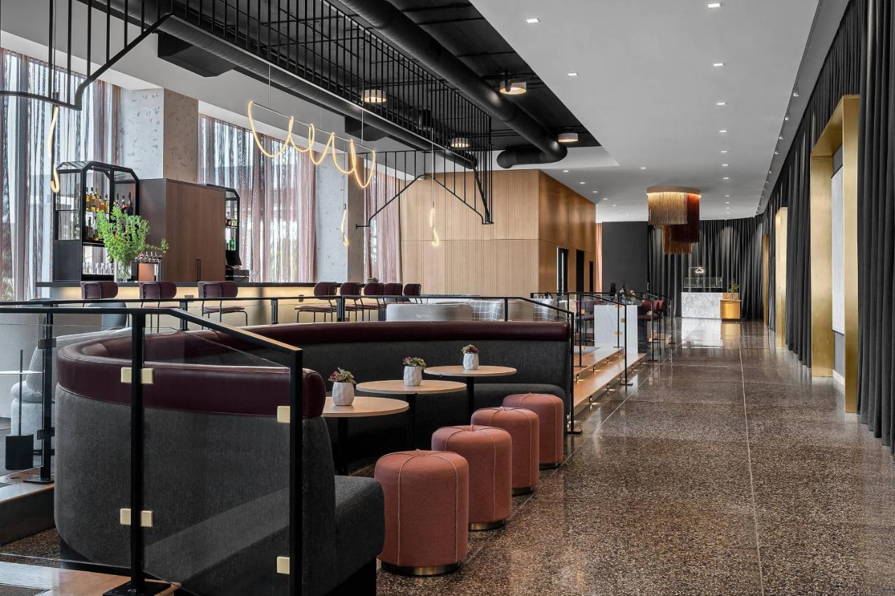 Renaissance Milwaukee West Hotel — photo 10