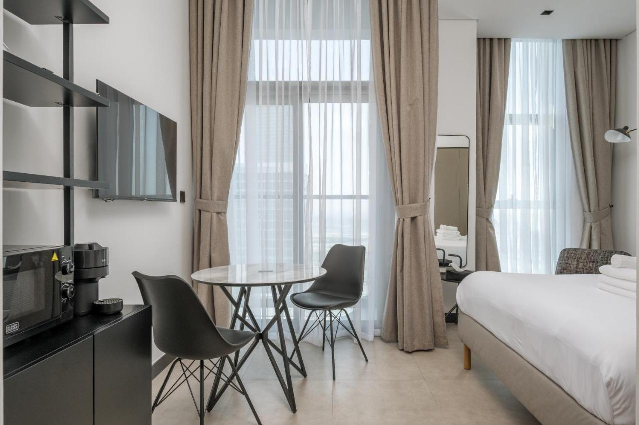 Studio Revved Up in 15 Northside with Pool and Gym - 2