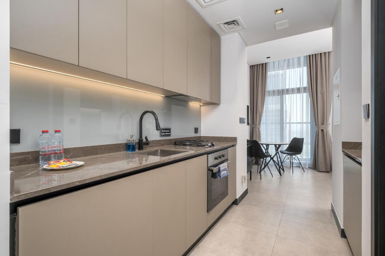 Studio Revved Up in 15 Northside with Pool and Gym - 5