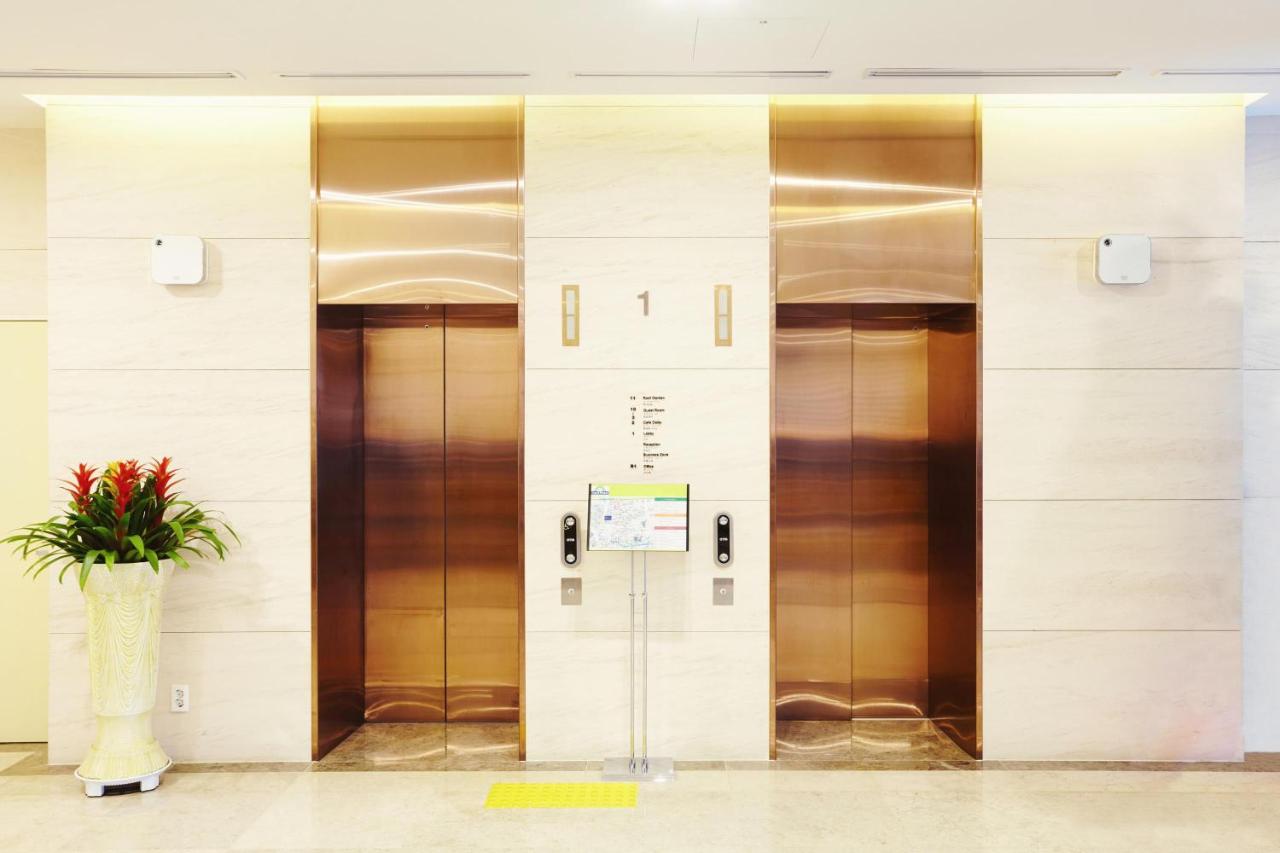 Days Hotel by Wyndham Seoul Myeongdong - 2