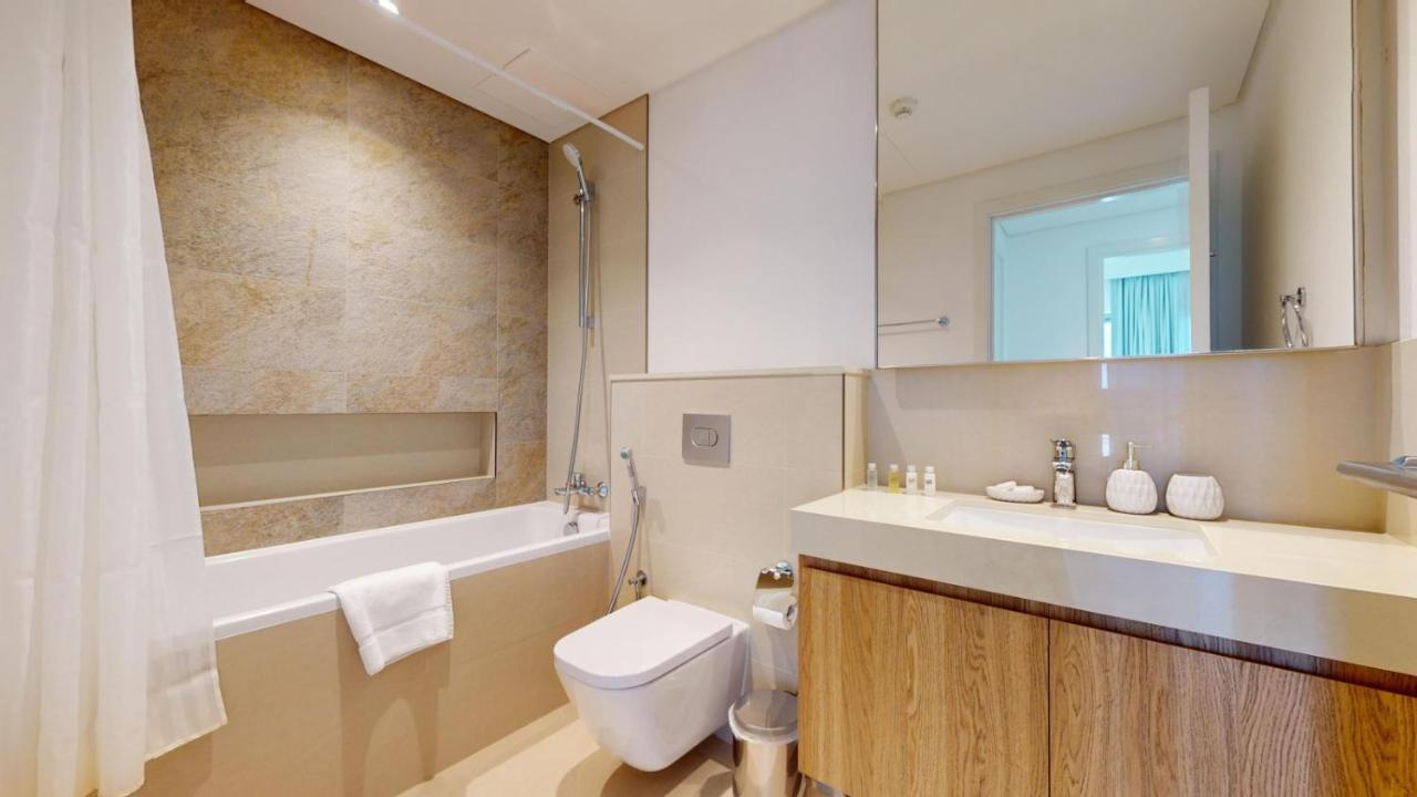 Vacationer Holiday Homes l High Rise 1 Bedroom l Close to Dubai Mall l Pool Access with Burj Khalifa Views - 3