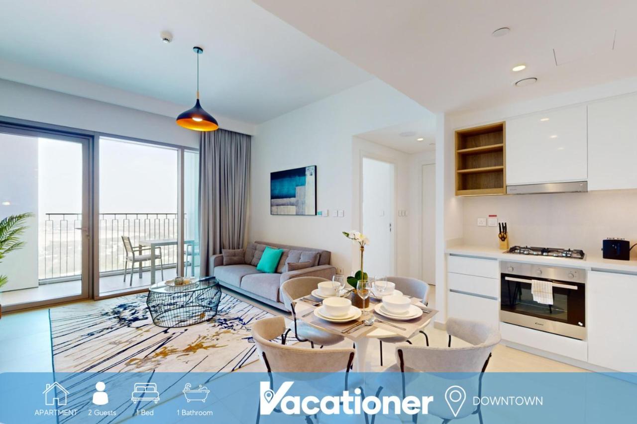 Vacationer Holiday Homes l High Rise 1 Bedroom l Close to Dubai Mall l Pool Access with Burj Khalifa Views