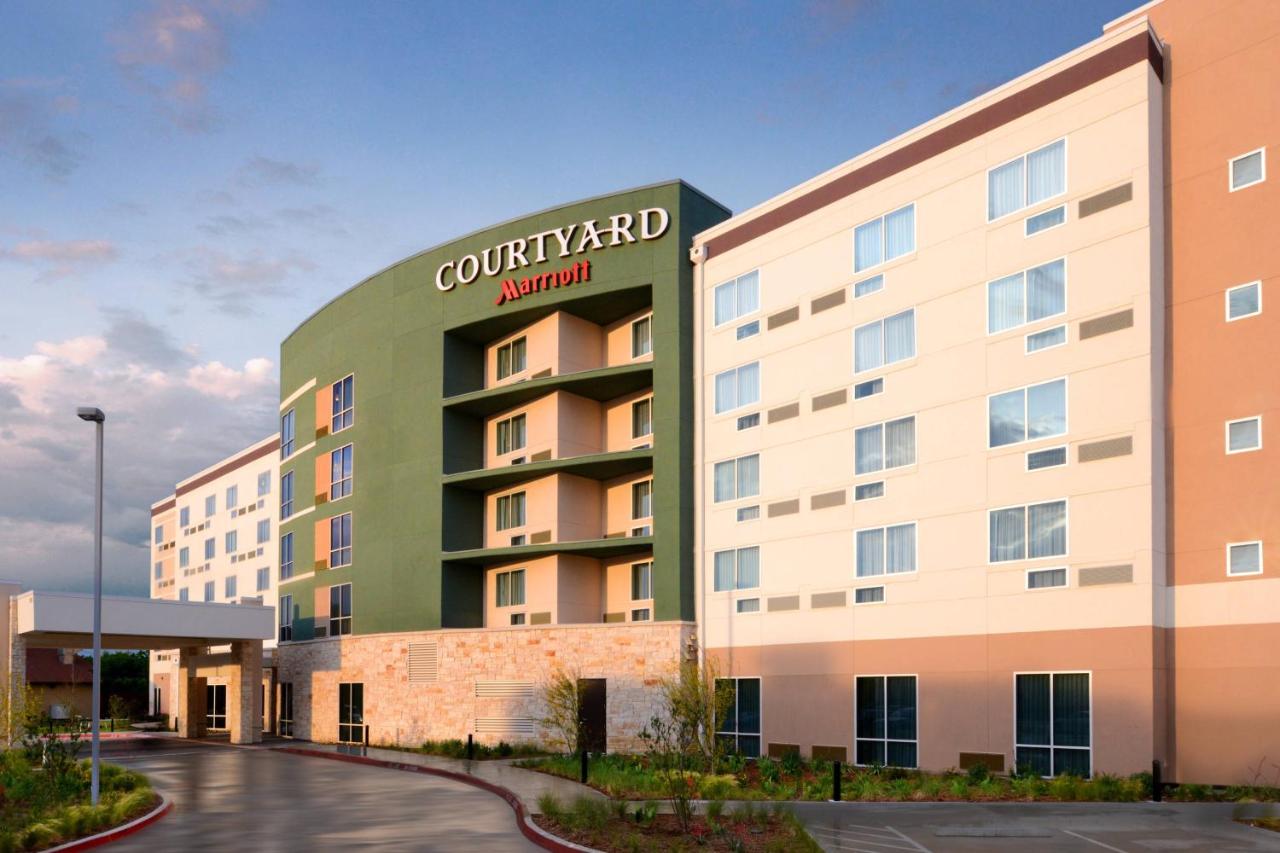 Image: Courtyard by Marriott Dallas Plano/The Colony