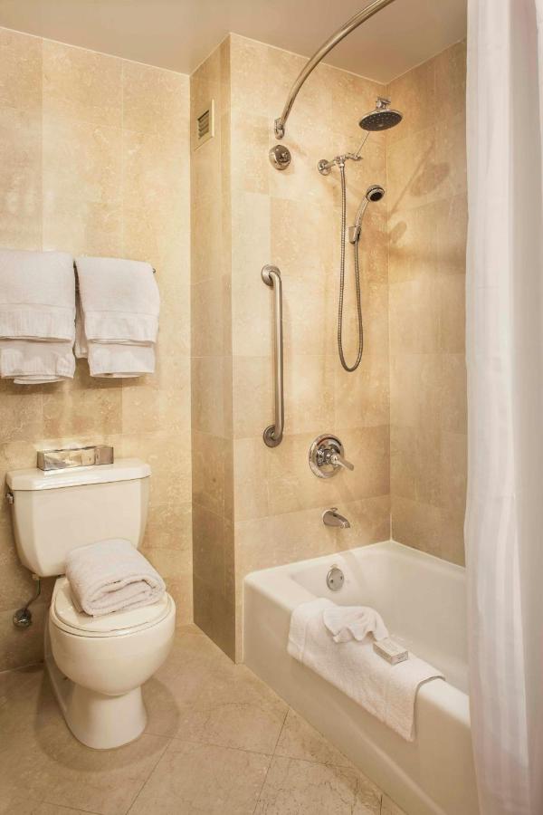 Courtyard by Marriott New York JFK Airport - 3