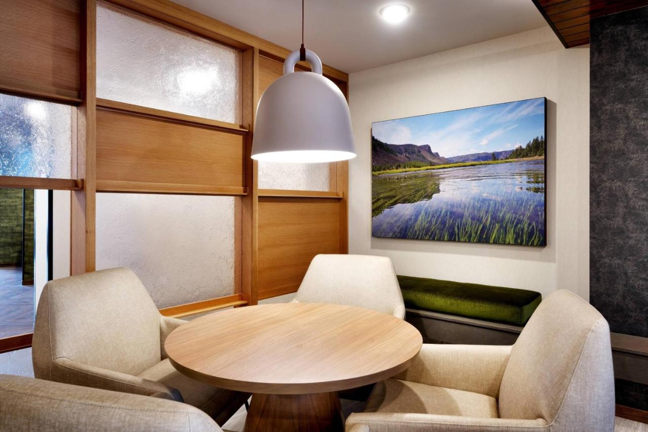 Yellowstone Park Inn & Suites — photo 10
