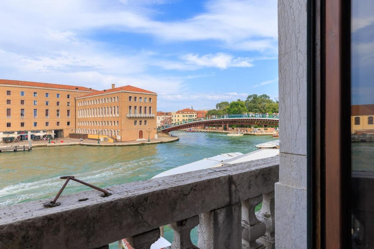 Luxury Calatrava - Apartment in Venetian Palazzo by Sarlux - 2