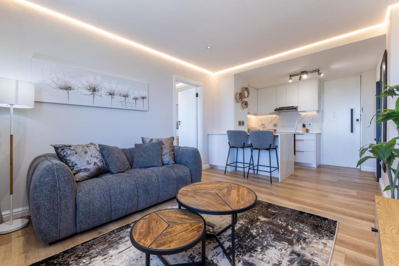 The Centurion 606 - 5