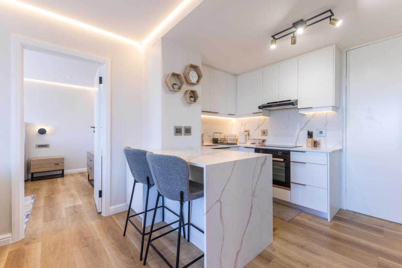 The Centurion 606 - 4