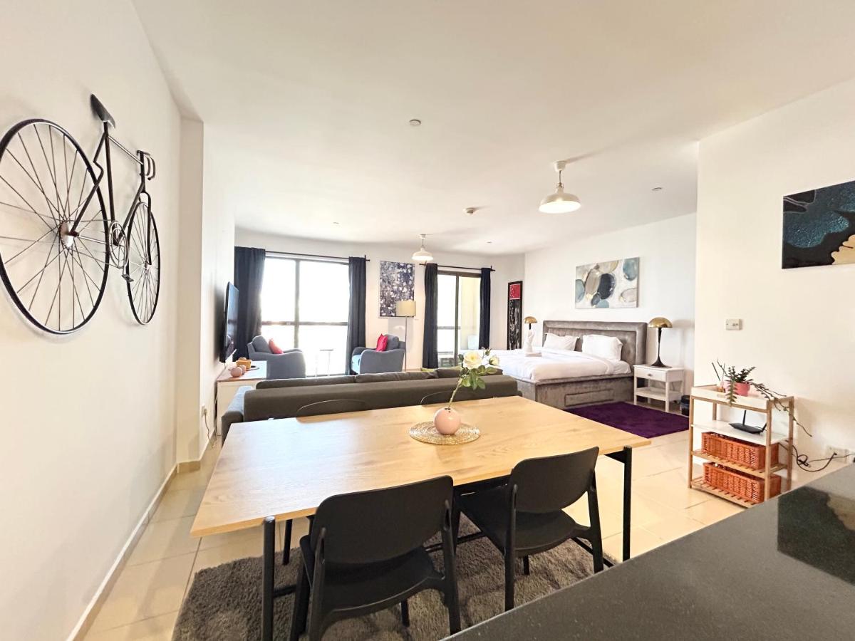 Breathtaking Sea and Palm View Spacious Studio with Vibrant Vibes in JBR By SWEET HOMES - 4