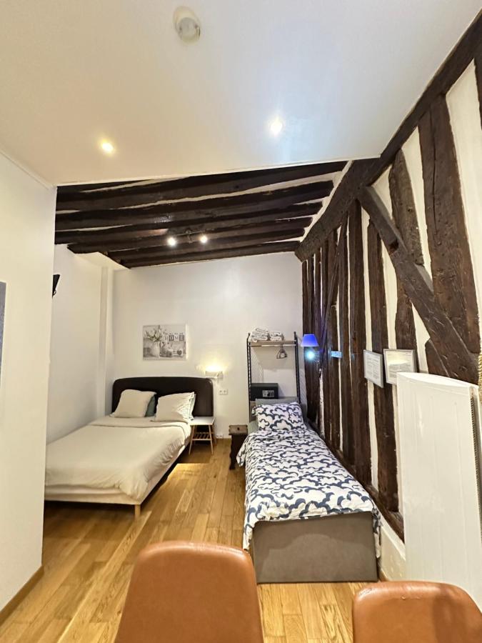 St Paul Marais Flat Ground Floor - 2