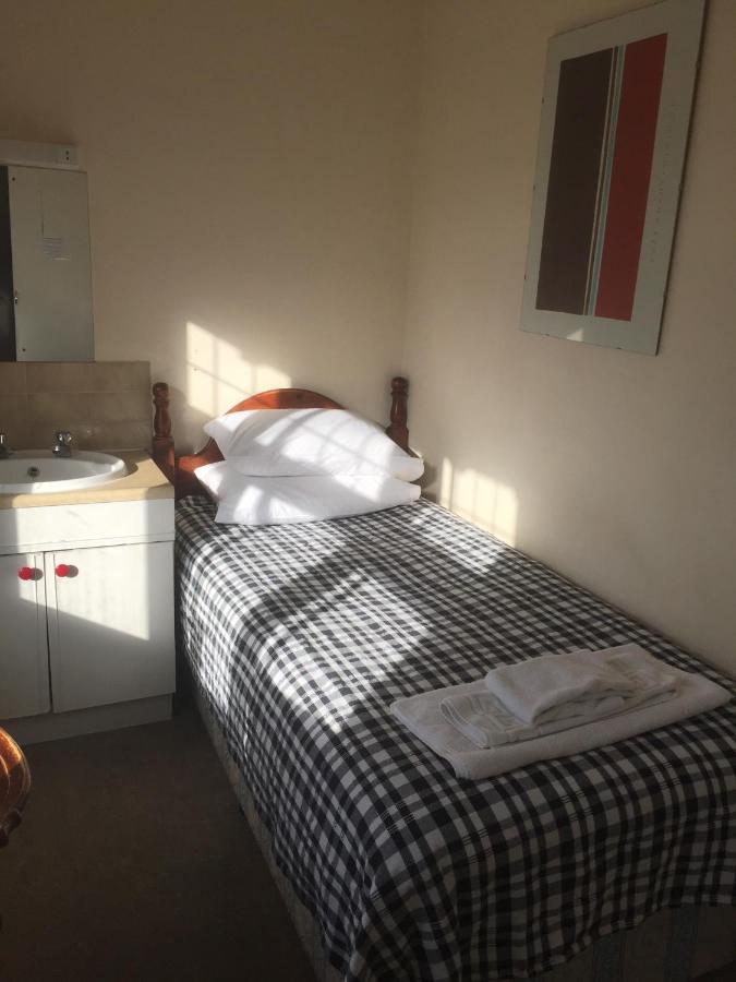 Colnbrook Lodge Guest House - Laterooms