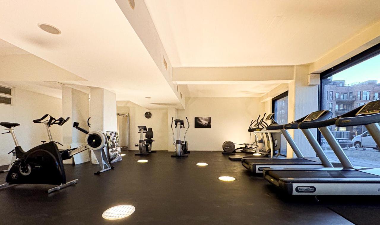 Stunning Industrial-Style Loft by the Canals - 5