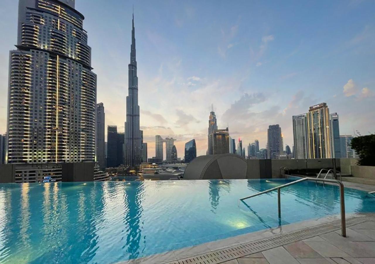 Modern Stylish 2 Bedroom Apartment with Burj Khalifa View - 4