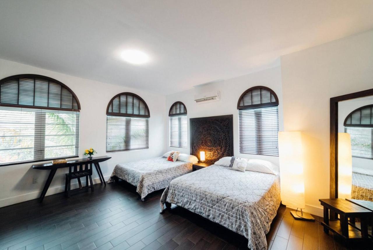 Vive Zen 2 Queen Beds