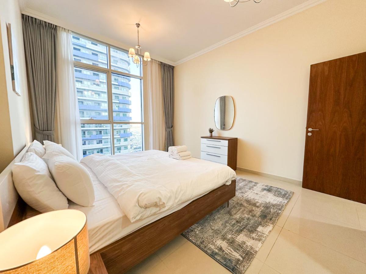 Elegant 1BR in Dunya Tower, Downtown Dubai 12AB10 - 2