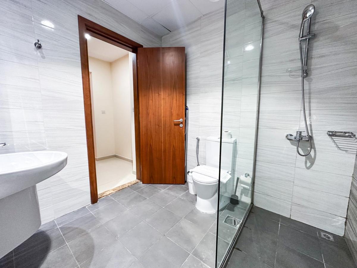 Elegant 1BR in Dunya Tower, Downtown Dubai 12AB10 - 3