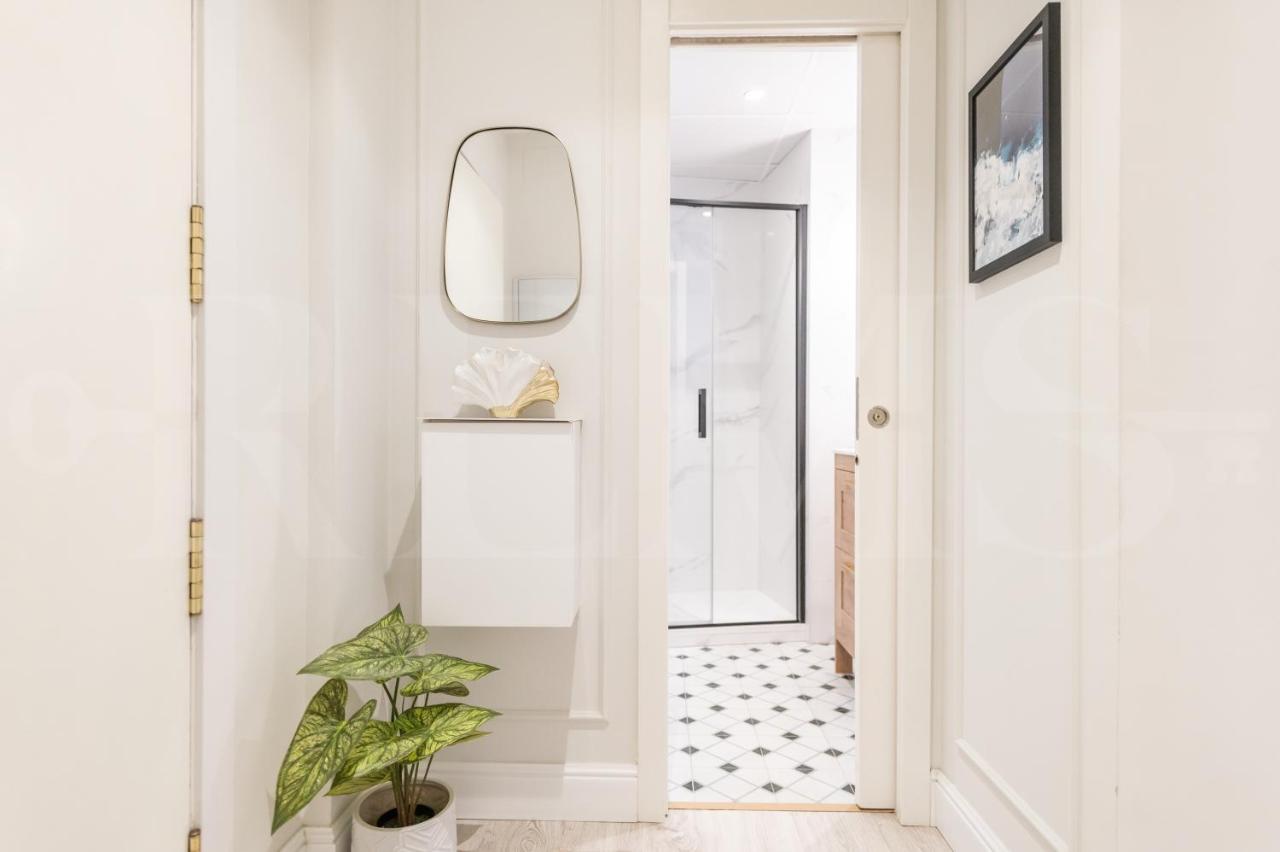 Historic charm steps from top landmarks by REMS - 3