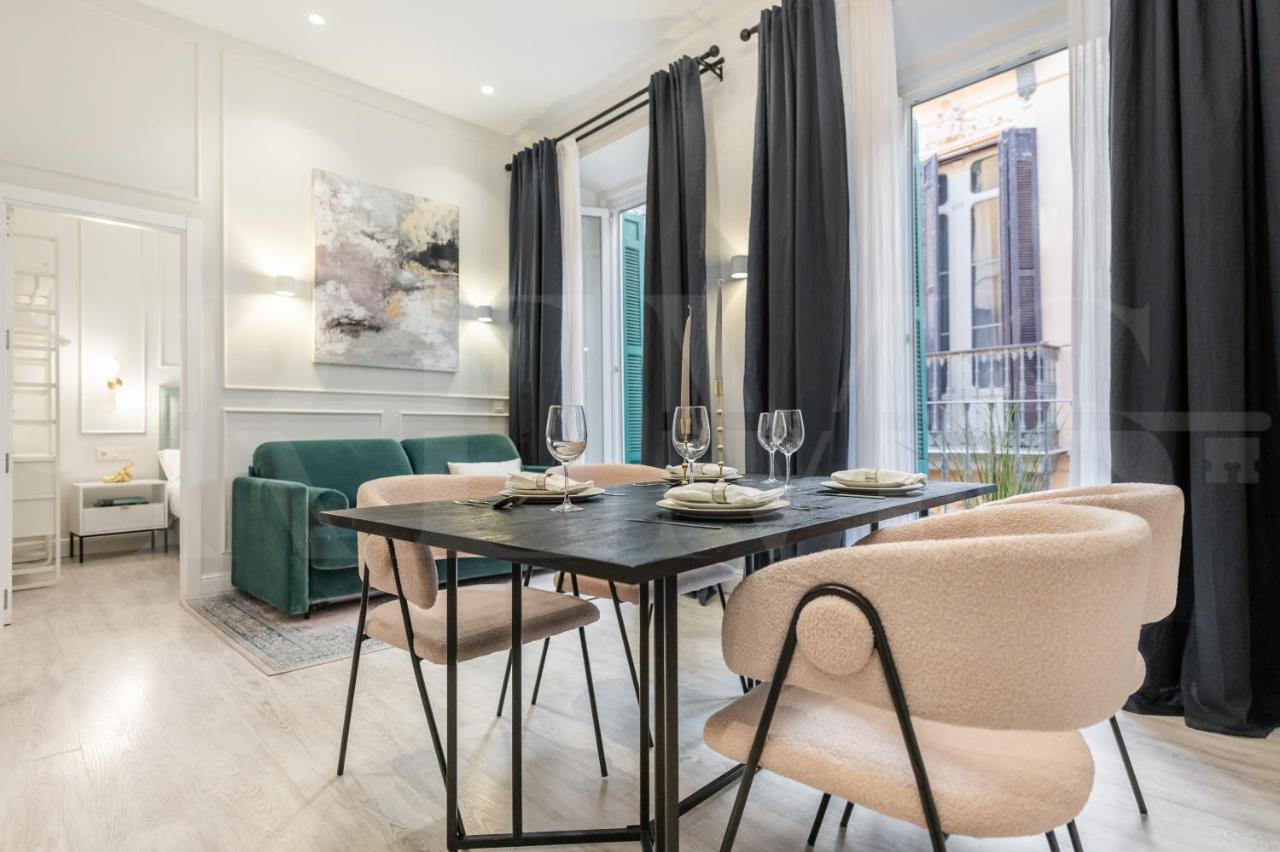 Historic charm steps from top landmarks by REMS - 4