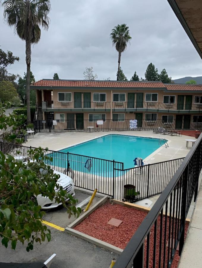 Americas Best Value Inn Thousand Oaks - 2