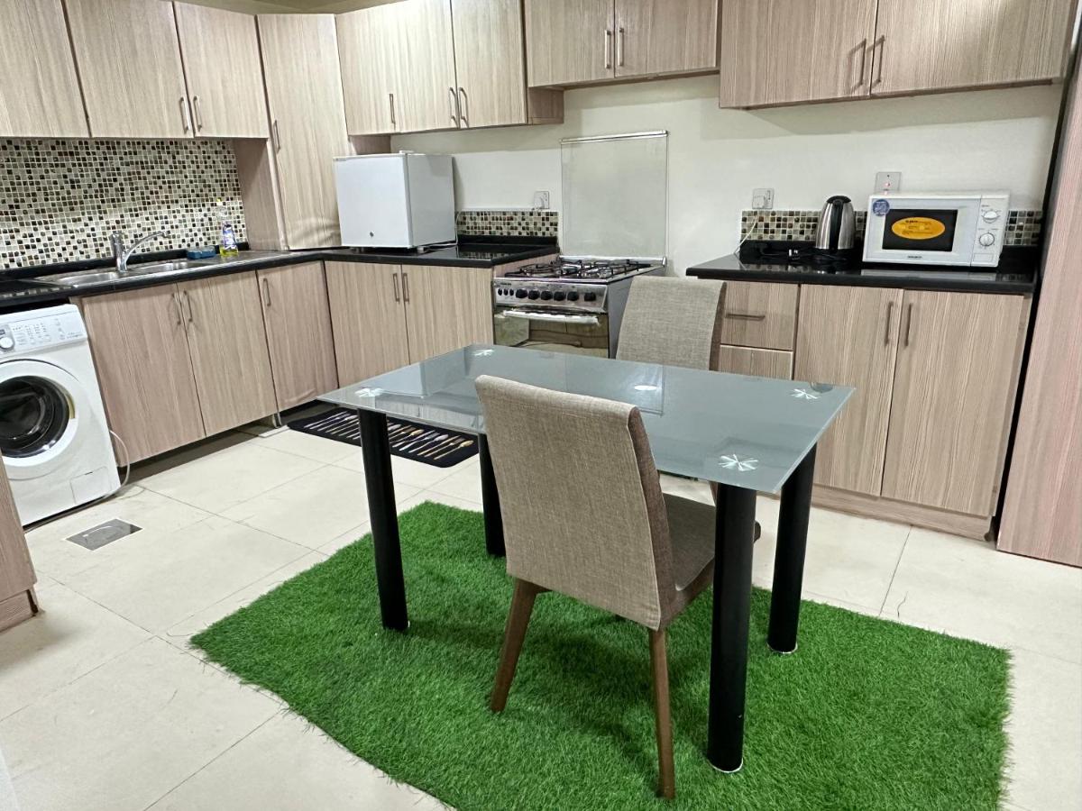 Wonder Balcony Stay Abu Dhabi - 3