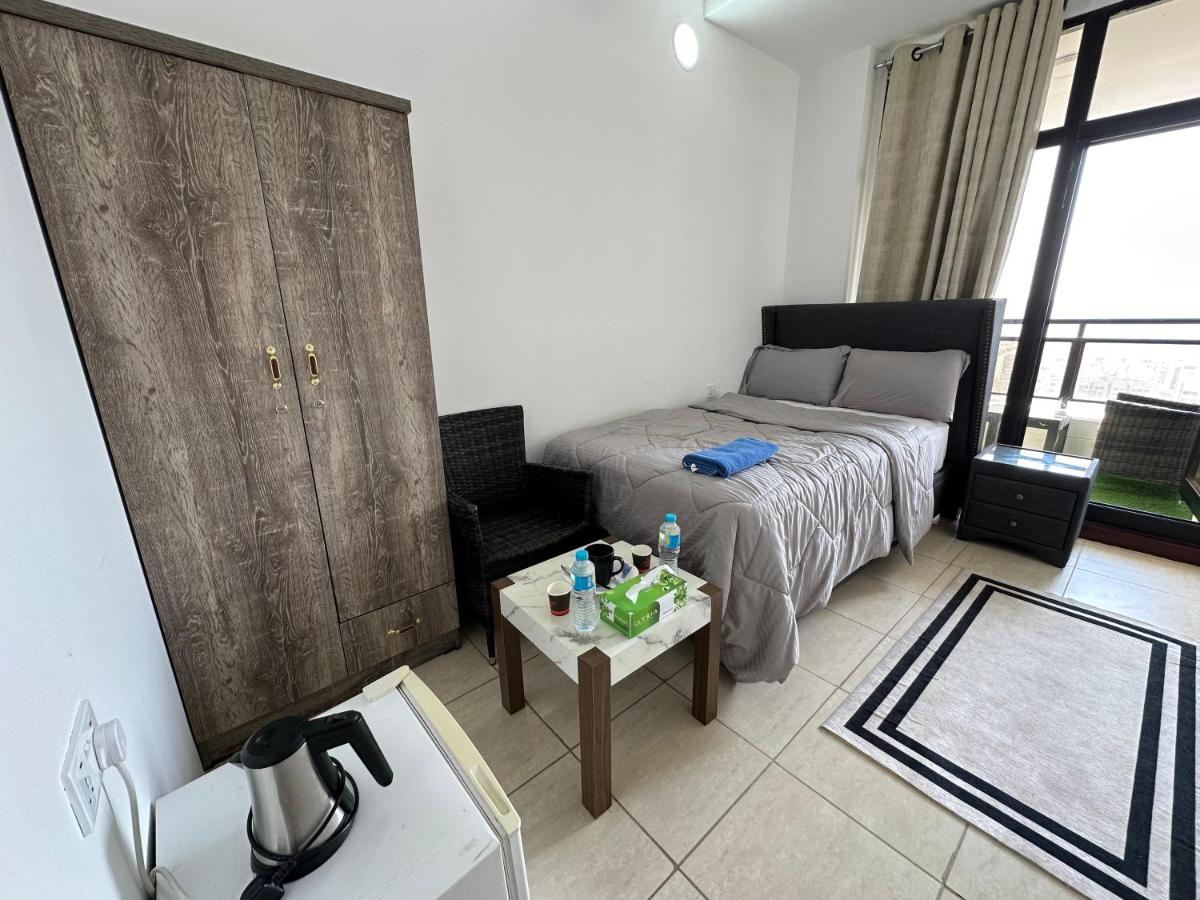 Wonder Balcony Stay Abu Dhabi - 2