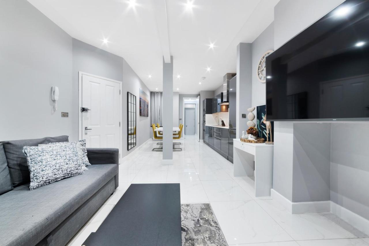 High Ceiling Modern Apartment Heart of Central London - 5